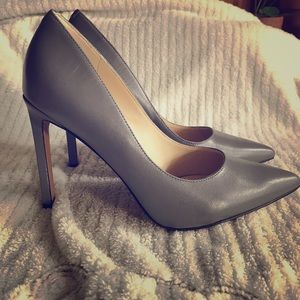Never worn grey Nine West Tatiana Heel size 6.5M